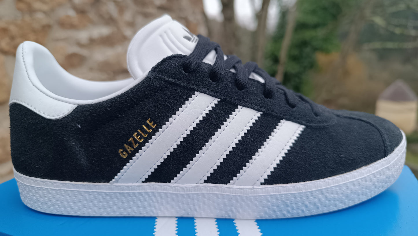Destockage -50% baskets adidas gazelle mixte junior femme garçon fille .