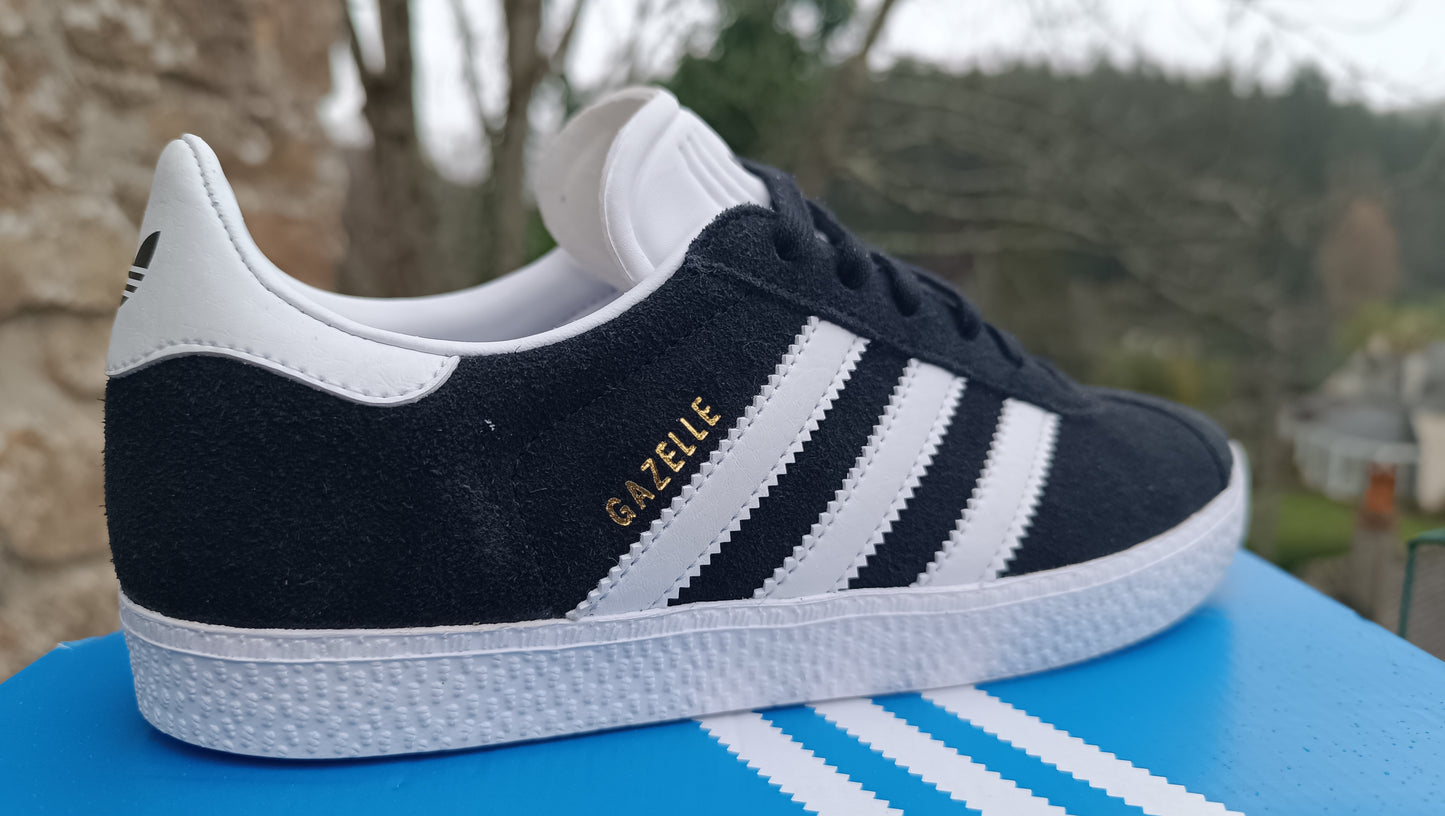 Destockage -50% baskets adidas gazelle mixte junior femme garçon fille .